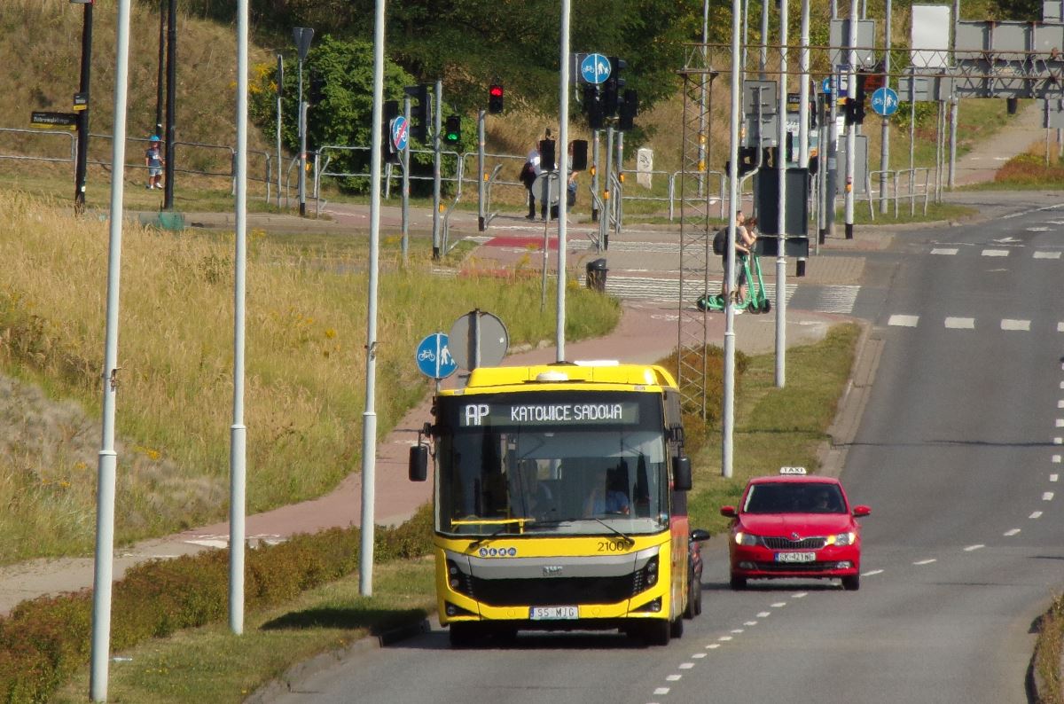 2100
AP to linia metropolitarna łącząca Katowice z lotniskiem w Pyrzowicach. Na trasie prócz przystanków końcowych/początkowych ma tylko trzy przystanki - wszystkie w Katowicach.
Słowa kluczowe: Procity 2100 AP Katowice AlejaRoździeńskiego