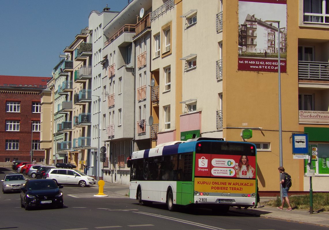 2101
Linia 806 to linia zastępująca tramwaje na trasie Brama Portowa => Dworzec Główny PKP = > Pomorzany. Wtedy kursowała na trasie Plac Żołnierza Polskiego => Brama Portowa => Owocowa -> Potulicka ( z powrotem Kolumba => Dworcowa ) => Pomorzany. Obecnie jeździ na wydłużonej trasie do przystanku Niemcewicza. Zmienił się również przewoźnik - wtedy linię obsługiwało SPA Dąbie, a teraz robi to PKS Szczecin.
Słowa kluczowe: SU12 2101 806 Owocowa