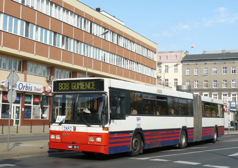 2852
808 w tej odsłonie zostało uruchomione na 2 i 3 etap przebudowy placu Bramy Portowej i jeździła z pętli Gumieńce na pętlę Basen Górniczy.
Słowa kluczowe: 2852 808 B10MA PlacZwycięstwa