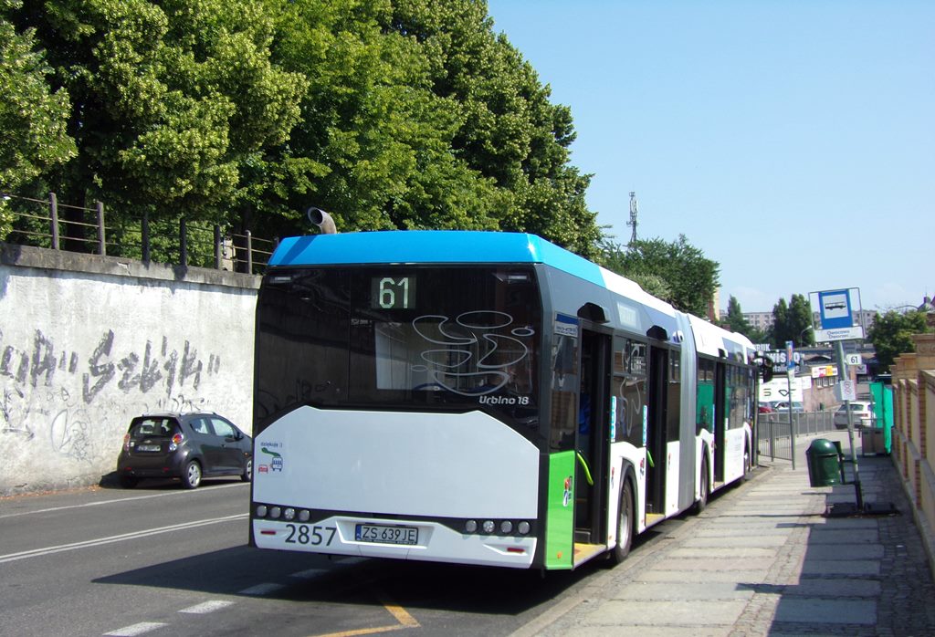 2857
Linia 61 od lipca 2016 ma inny kraniec przy dworcu głównym - nie dojeżdża do pętli przy ulicy Kolumba, która jest niżej.
Słowa kluczowe: SU18 2857 61 Owocowa