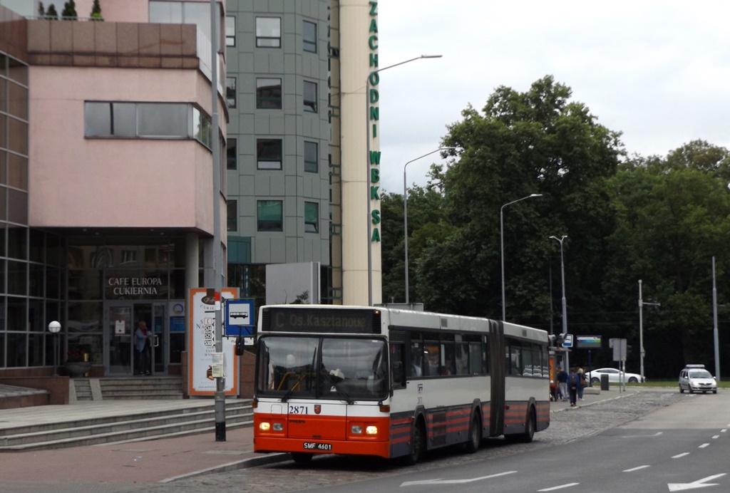 2871
Na linii C te wozy pojawiają się tylko w szczycie. Są cztery brygady rano ( z czego jedna nie jeździ w okresie wakacyjnym ) i dwie po południu.
Słowa kluczowe: B10MA 2871 C PlacRodła