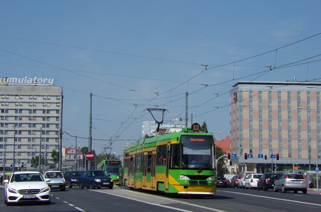 406
MPK Poznań ( i jest jedynym w Polsce użytkownikiem tramwajów tego typu ) ma łącznie 14 tramwajów Tatra RT6- dziesięć kupionych ( w latach 1997 - 1998 ) jako fabryczne oraz cztery używane pochodzące z Pragi. Wszystkie są po remoncie połączonym z modernizacją ( w latach 2011 i 2014 - 2016 ) - tu się zdarzały podmiany wozów. Wagon 406 przed remontem nosił numer 402.
Słowa kluczowe: RT6MF06AC 406 13 ŚwiętyMarcin