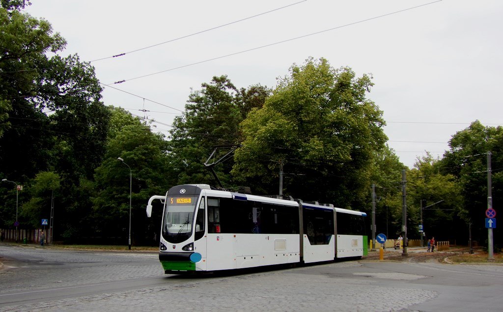 601
Za niedługo ( może jeszcze w wakacje ) wyjedzie na trasę trzecia szczecińska Beta. Czwarta we wrześniu.
Słowa kluczowe: MF15AC 601 5 Krzekowo