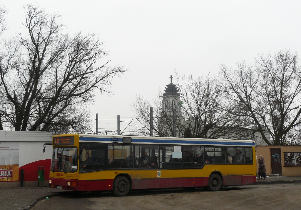 6122
MAN na kursie wydłużonym, na którym po przejechaniu przez Luboń wjedzie do Poznania. Wóz kupiony w 2011 roku, również z Niemiec.
Słowa kluczowe: NL202 6122 611 Dębiec