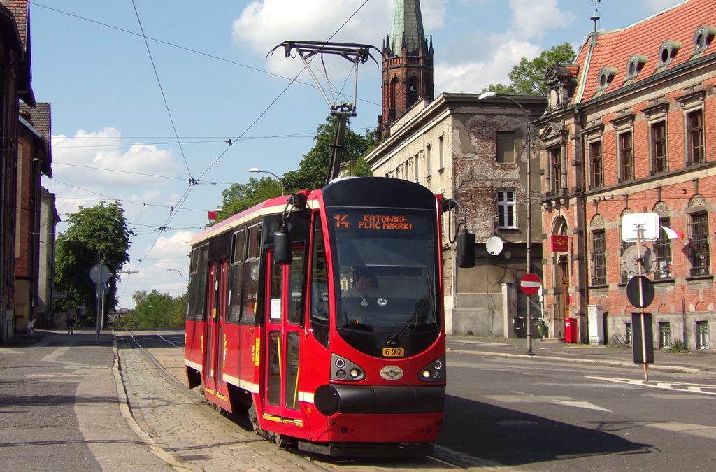 692
Czternastka łączy Katowice z Mysłowicami.
Słowa kluczowe: 105N-AC 692 14 Mysłowice