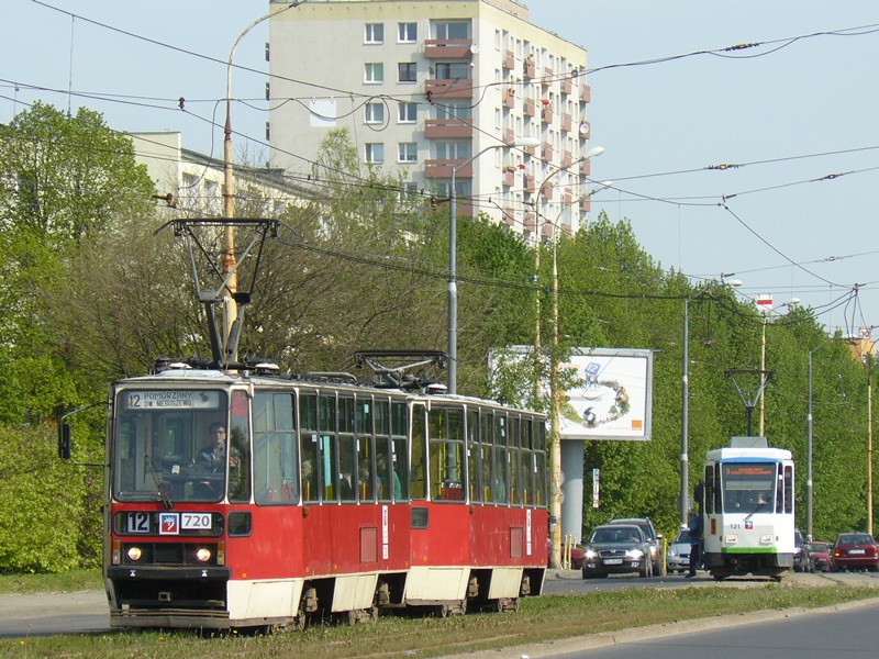 720+701
Doprowadzony do oryginalnego wyglądu skład akwariów. W tle objazdowa 9.
Słowa kluczowe: 105N KT4Dt 121 720+701 9 12 AlejaPowstańcówWielkopolskich