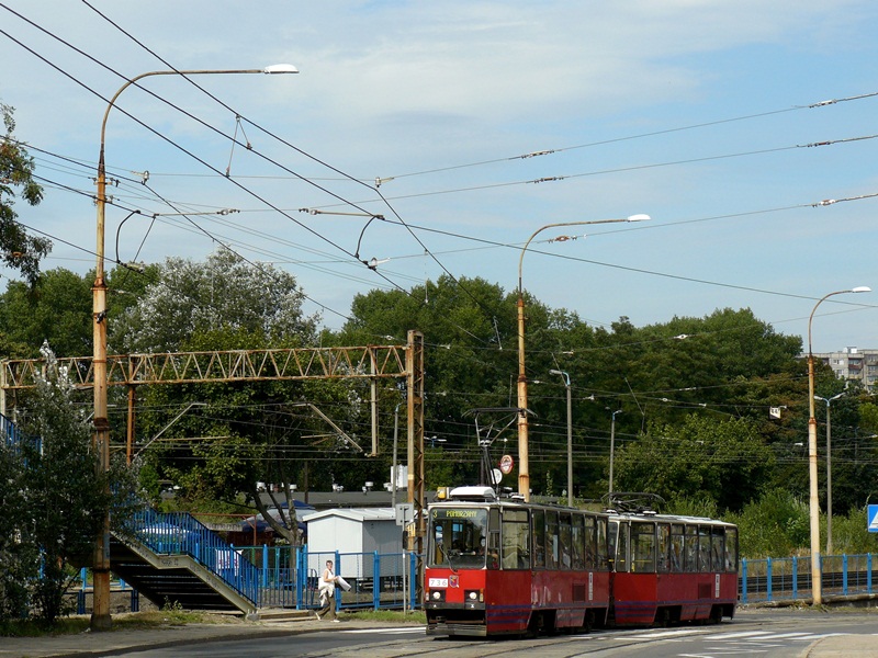 736+737
Za stopiątkami tory linii kolejowej 351 Szczecin - Poznań. 
Trójka jeździ na z Pomorzan do Lasu Arkońskiego ( wtedy do Dw. Niebuszewo ) i jedzie przez m.in Plac Tobrucki, Plac Rodła.
Słowa kluczowe: 105Na 736+737 3 Chmielewskiego