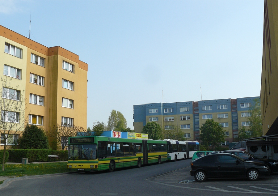 753
SPPK obsługuje Linię Samorządową na zlecenie Gminy Police. W związku z tym nie obowiązuje taryfa ZDiTM. Jej trasa to: Police Os. Chemik - Police Rynek - Police Jasienica - Dębostrów - Niekłończyca - Trzebież Mała, dla niektórych kursów przez ( w zależności jaki wariant ): Drogoradz, Tanowo, Tatynia, Wieńkowo czy Witorza. Prócz niej są jeszcze: Linia Działkowa z Os. Chemik do działek w Jasienicy oraz Linię Plażową też z Os. Chemik do Trzebieży. Także na zlecenie Gminy Police.
Słowa kluczowe: NG312 753 LS Police OsiedleChemik