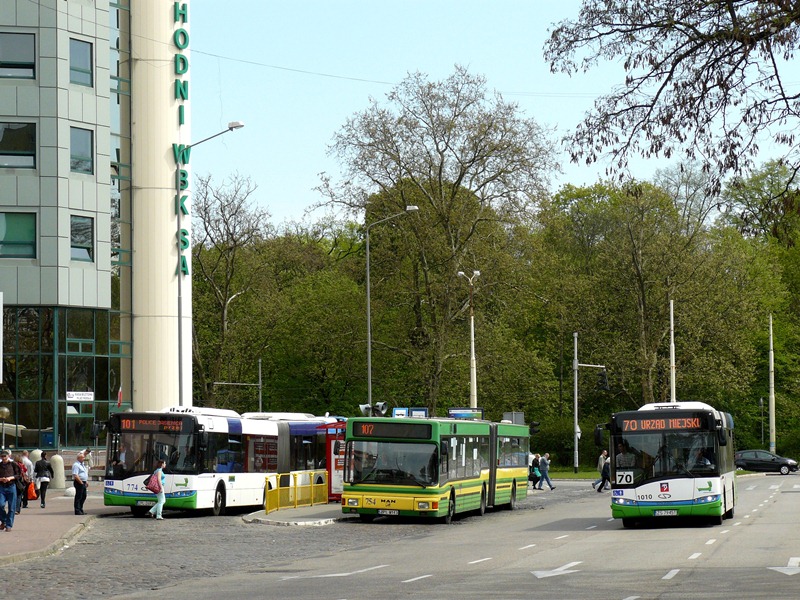 754
SPPK ma dziewięć ( używanych i fabrycznych ) przegubowych Manów starej generacji, ale to się zmieni po dostawie trzeciego Mana Lion's City G. 
Słowa kluczowe: NG312 SU10 754 1010 70 107 PlacRodła