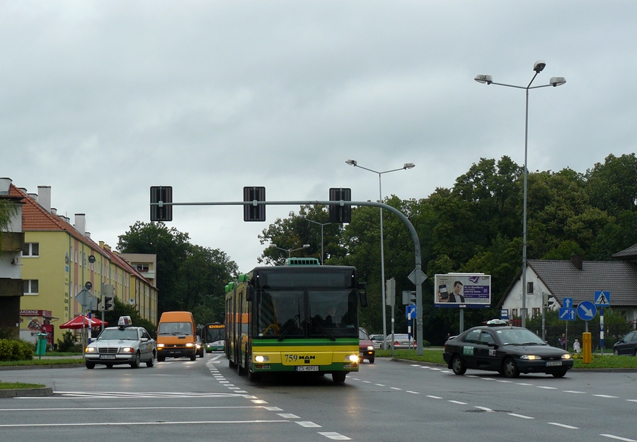 759
Do polickich MAN-ów dojdą dwa kolejne Lwy - krótki i przegubowy.
Słowa kluczowe: NG313 759 107 Obotrycka Wilcza KomunyParyskiej  PrzyjaciółŻołnierza