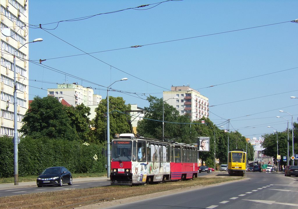 762+763
To OSTATNI liniowy skład 105Na w Szczecinie.
Wagony wyprodukowano w 1984 roku.
Słowa kluczowe: 105Na 762+763 11 AlejaPowstańcówWielkopolskich