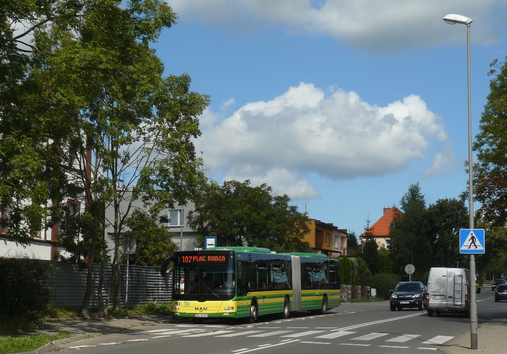 781
To obecnie najmłodszy przegubowiec SPPK - kupiony w roku 2014.
Słowa kluczowe: NG323 781 107 Pokoju