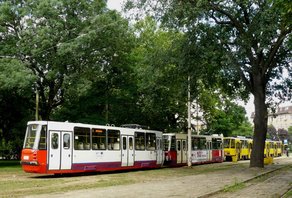 783+791
Pętla także po remoncie. Tym sposobem każda tramwajowa pętla w tym mieście ma zdjęcie na tej galerii.
Słowa kluczowe: 105N2k/2000 783+791 9 Potulicka