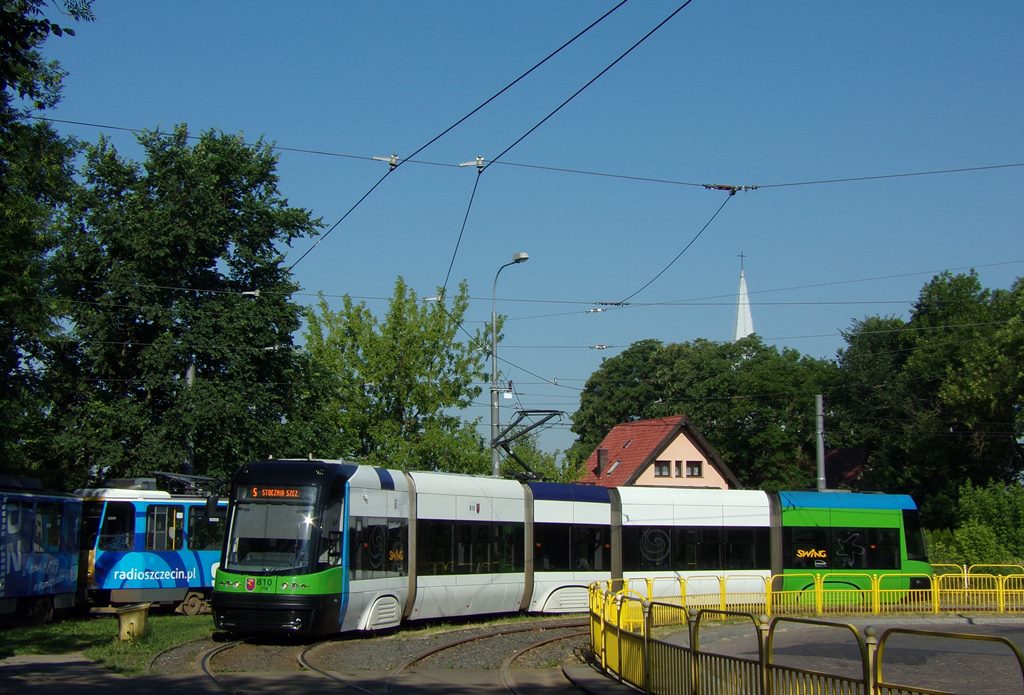 810
Kolejny po dłuższej przerwie wyjazd od Szczecina - jak zwykle nowości i ciekawostki szczecińskiej komunikacji miejskiej.
Na piątce ponownie jeżdżą tramwaje niskopodłogowe - trzy brygady tylko w dni powszednie.
Słowa kluczowe: 810 120NaS2 5 Krzekowo