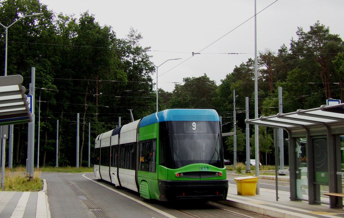 813
Po wycofaniu jedynki z tej trasy na Głębokie z linii tramwajowych docierała tu tylko dziewiątka - od soboty dociera tu także dziesiątka ( przez cały tydzień tylko na okres wakacji, poza tylko w szczycie ). Pętla jest po kompleksowej przebudowie z roku 2020.
Słowa kluczowe: 120NaS2 813 9 Głębokie