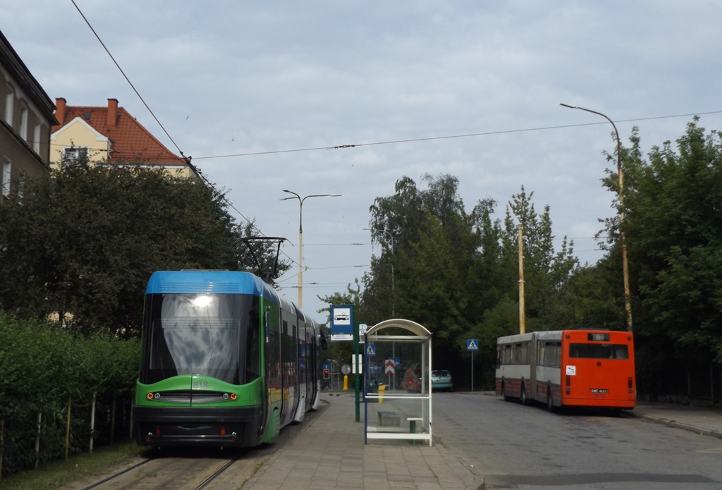 818
Słowa kluczowe: 120NaS2 B10MA 818 2871 2 B DworzecNiebuszewo