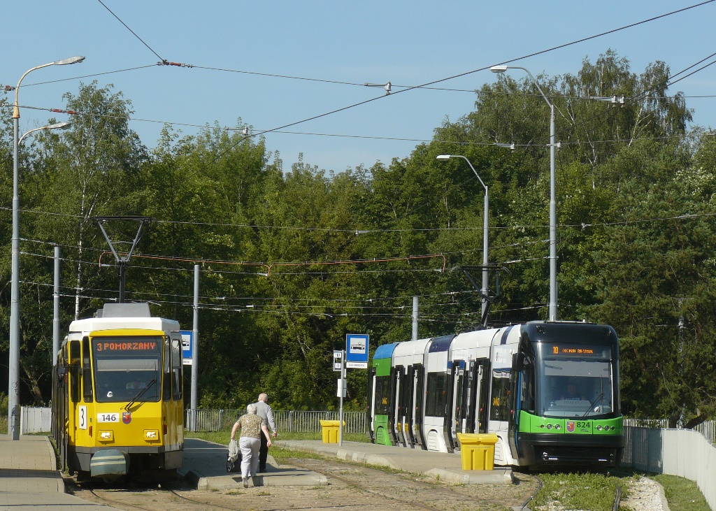 824
Dycha została skierowana do Lasu Arkońskiego w październiku 2013 roku - do tego momentu tu docierała tylko trójka. Dycha stała się wówczas trzecią linią obsługiwaną Swingami. Obecnie tylko one jeżdżą na tej linii.
Słowa kluczowe: 120NaS2 KT4Dt 824 146+147 3 10 LasArkoński