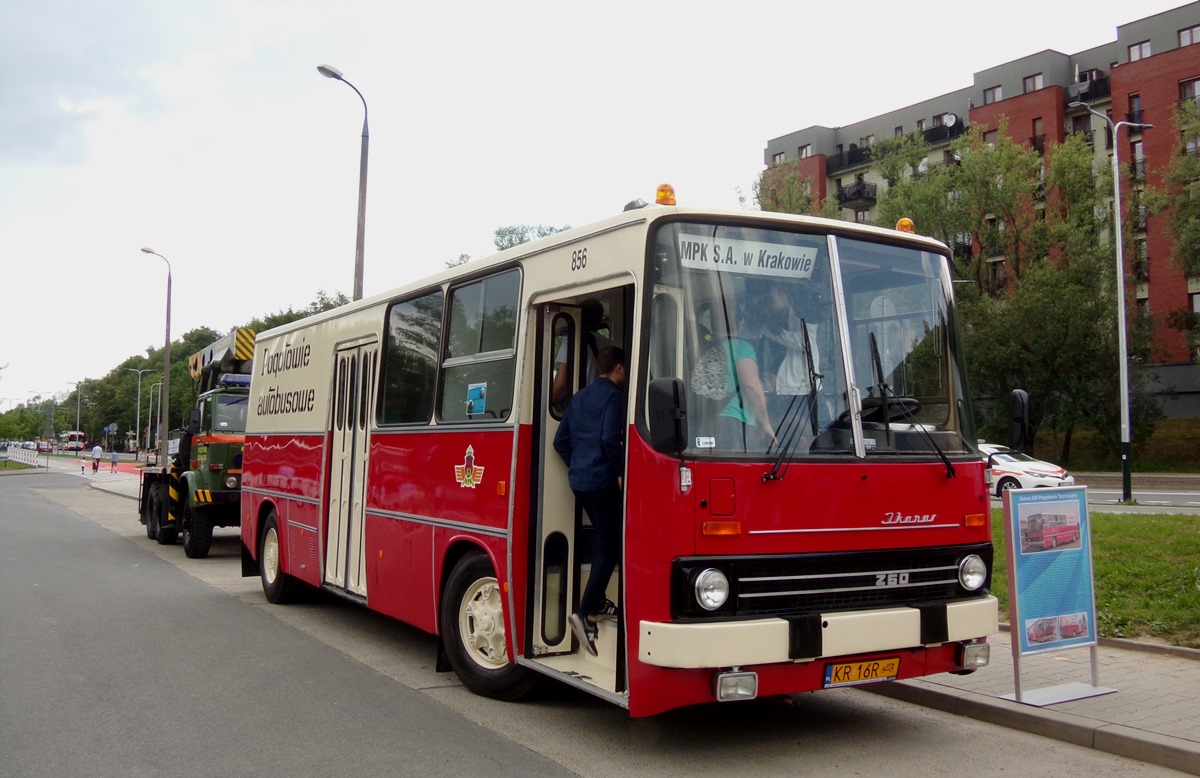 856
856 to Ikarus 260 rocznik 1984, który w 1986 r. przebudowany na pojazd techniczny. Wyremontowany w latach 2017-2018.
Słowa kluczowe: IK260 856 OsiedleKurdwanów