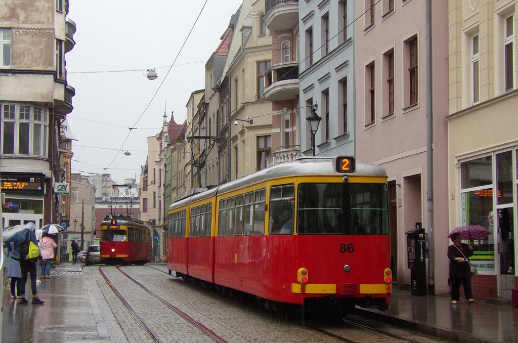 86
Trasa jedynej linii tramwajowej w Grudziądzu poprowadzona jest przez Stare Miasto i przebiega obok Rynku.
Słowa kluczowe: GT8 79 86 2 Rynek