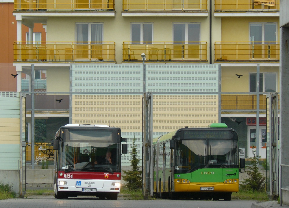 9124
Na tą pętlę dojeżdżają autobusy ZKP Suchy Las - jeden z nich czeka na odjazd.
Słowa kluczowe: NM223 9124 OsiedleSobieskiego