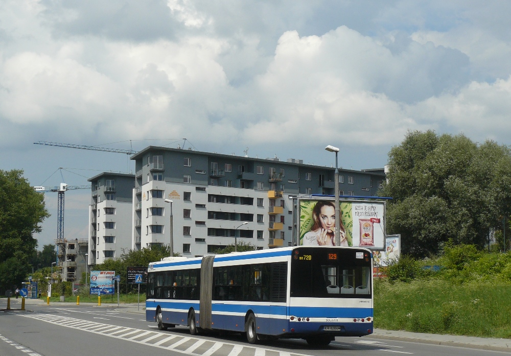 BR720
MPK Kraków ma 58 18-metrowych jamników.
Słowa kluczowe: BR720 SU18 129 DobregoPasterza