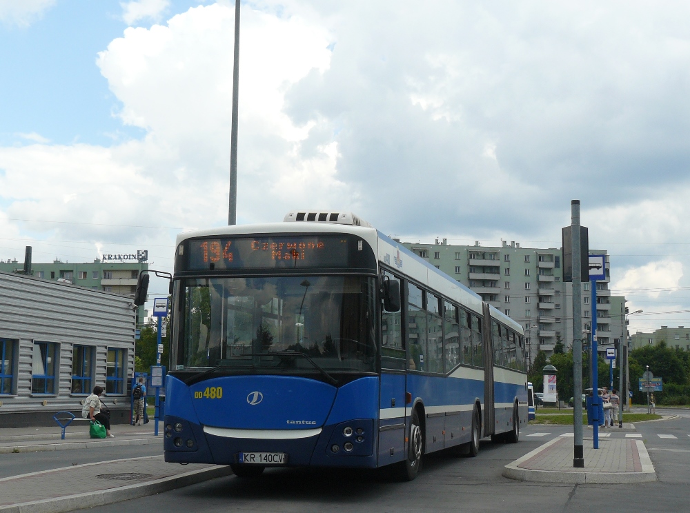 DD480
Teraz pora na autobusy. MPK Kraków ma takie Jelcze: 27 sztuk M181MB ( lata 1998-1999 i 2001-2002 ), 38 sztuk M181MB3 - jak ten ze zdjęcia ( lata 2005 i 2007 ), 47 sztuk M121MB ( lata 1998-2000 i 2002 ) oraz 5 sztuk M121M/4 CNG ( z roku 2006 ). Wszystkie mają silniki Mercedesa, prócz gazowców, które mają silniki MAN-a.
Słowa kluczowe: DD480 M181MB3 194 KrowodrzaGórka