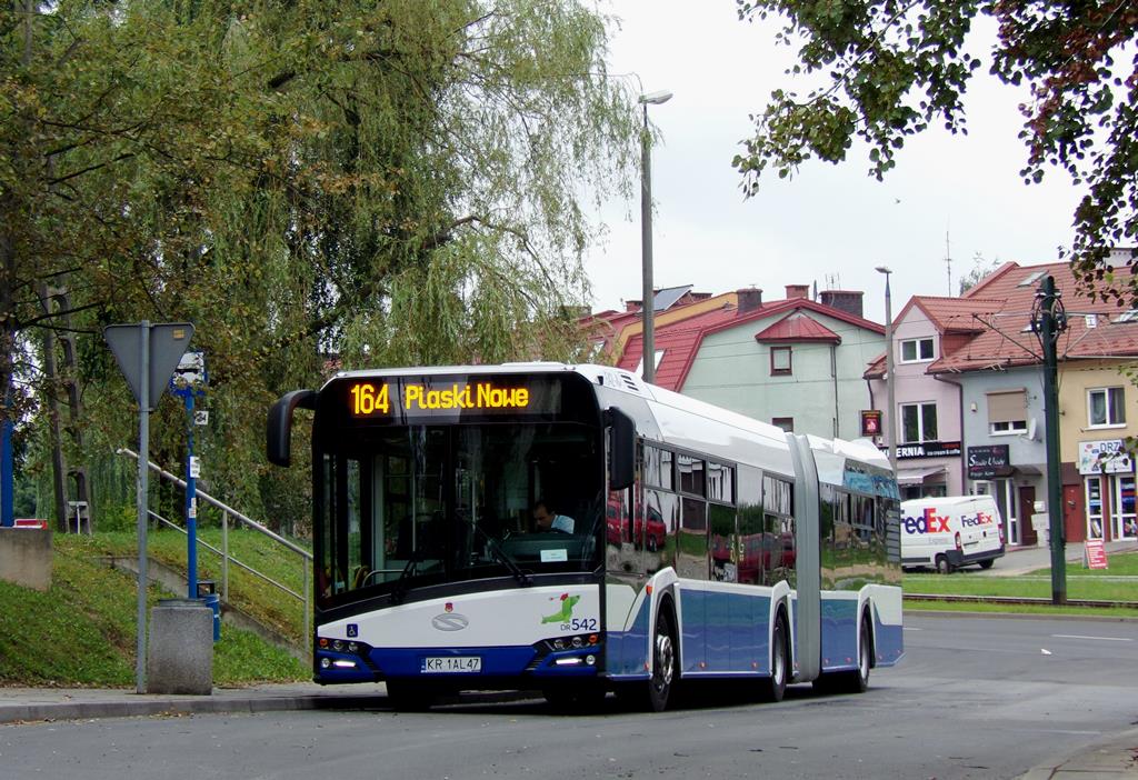 DR542
MPK Kraków ma 77 przegubowych Solarisów IV generacji ( plus trzy elektryczne ) kupionych w tym roku.

Słowa kluczowe: SU18 DR542 164 PiaskiNowe