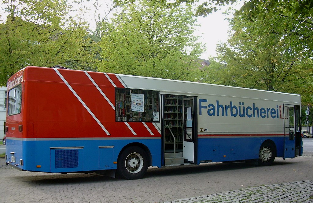 HSU 880
Taka ciekawostka - MAN SÜxx2 jako autobus biblioteka.
Za zgodą autorki Barbary Pukało.
Słowa kluczowe: HSU880 Hannover