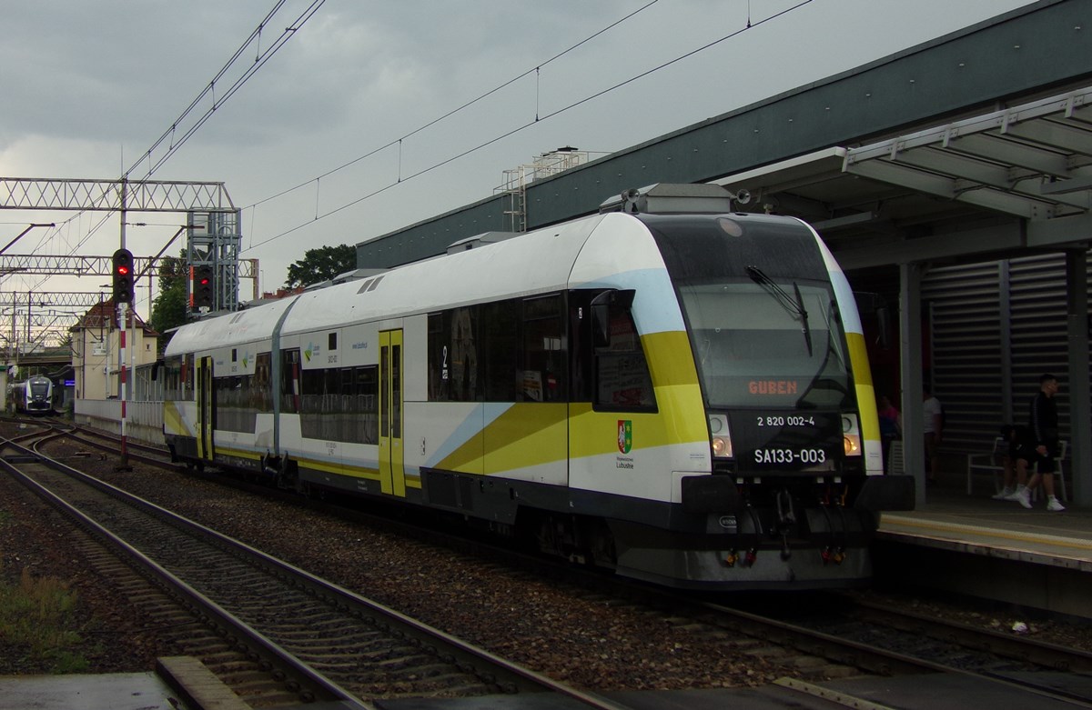 SA133
SA133-003 (rocznik 2006) własność Urzędu Marszałkowskiego Woj. Lubuskiego, od początku wypożyczony do Oddziału Lubuskiego Polregio ( d. PR ).
Słowa kluczowe: SA133 SA133-003 ZielonaGóraGłówna