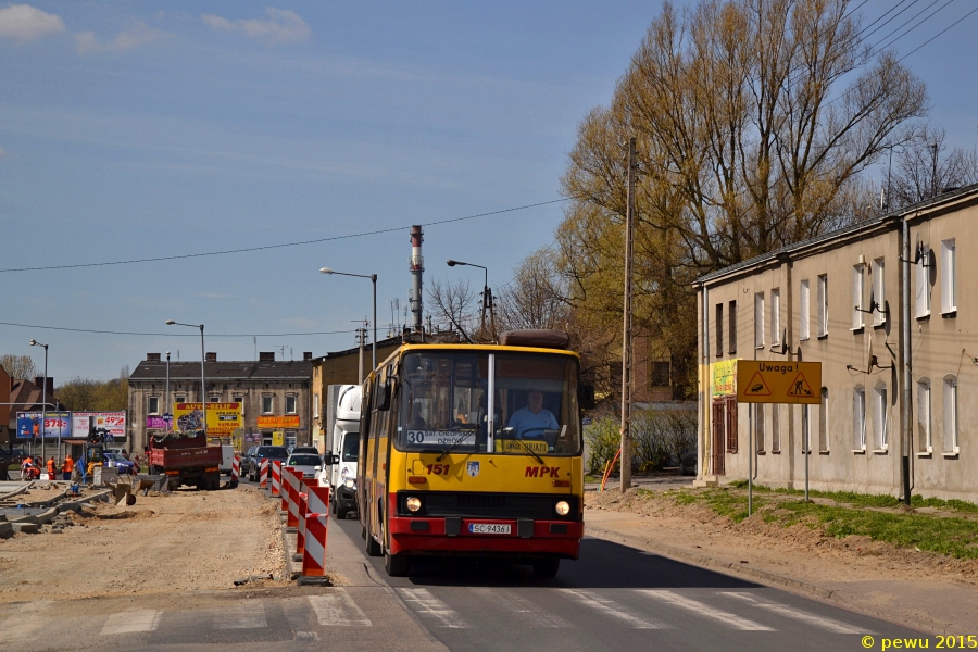 151
Jeden z ex-warszawskich ekologów, które częstochowskie MPK zakupiło od MZA Warszawa w 2012 roku. Ten przykład pokazuje skalę marnotrawstwa w stolicy, kasuje się wozy, które mogłyby spokojnie jeszcze parę lat pojeździć.
Słowa kluczowe: IK280 151 30 Częstochowa Warszawska