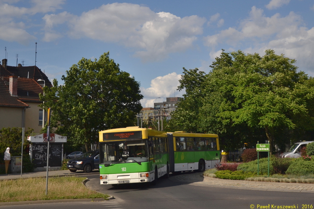 163
Na jelczańskim szlaku - odcinek 16: Zielona Góra.

Pierwszy mój, dłuższy niż tylko na przesiadkę, pobyt w lubuskim zaowocował złapaniem większości ciekawego taboru w stolicy województwa. Miejscowy MZK posiada dwa gnioty z plastikowym, starym przodem oraz jest jednym z niewielu już zakładów w Polsce posiadających odkurzacze (4 sztuki).
Słowa kluczowe: M181M 163 8 ZielonaGóra RondoMaćkowiaka Najelczańskimszlaku