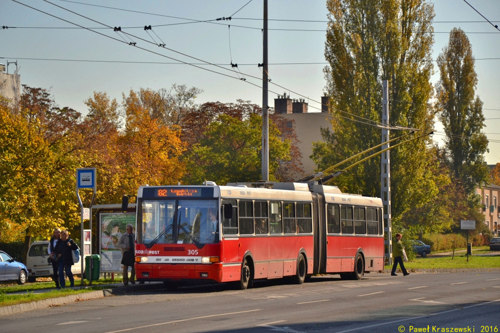 305
Z kolei flagową linią na elektryczną wersję pchacza jest 82.
Słowa kluczowe: IK435T 305 82 Budapeszt VezérUtca