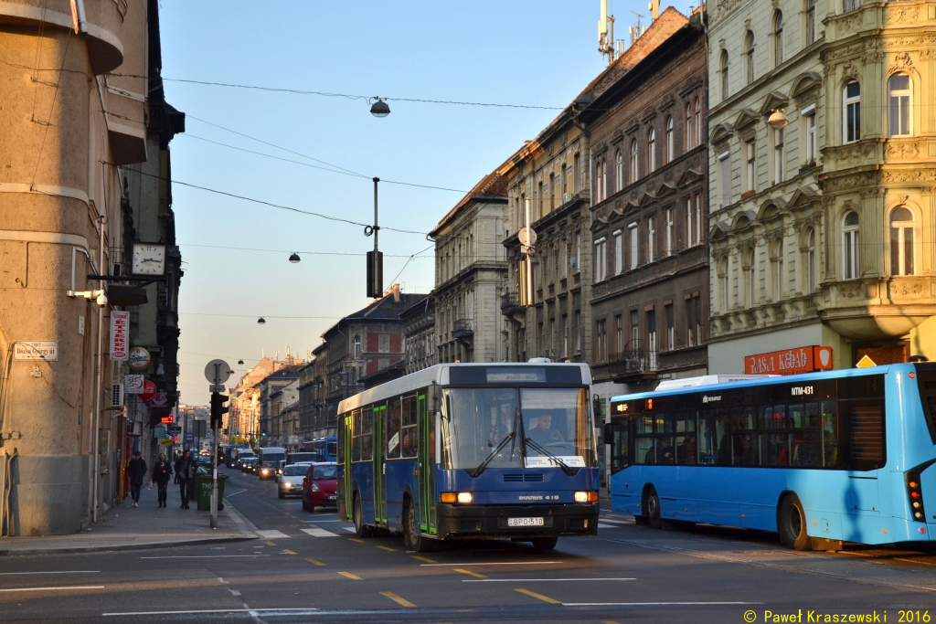 BPO-510
112 to jedna z lepszych linii na solówki. Jeżdżą tu naprzemiennie Ikarusy 260 i 415. Na zdjęciu przedstawiciel tego drugiego modelu w pierwszych promieniach porannego słońca.
Słowa kluczowe: IK415 BPO-510 112 Budapeszt Thökölyút