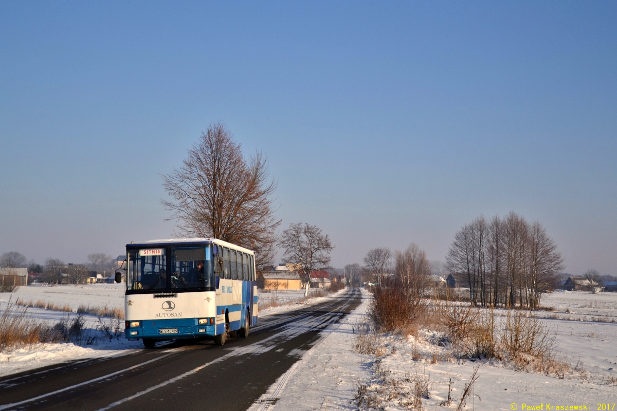 WLS 10879
Autosan z łosickiego PKSu jeszcze do początku ferii zimowych obsługiwał przewozy szkolne w gminie Leśna Podlaska, znajdującej się już w województwie lubelskim. Po wznowieniu nauki zastąpił go Renault Tracer, natomiast on sam został wystawiony na sprzedaż.
Słowa kluczowe: H10 WLS10879 szkolny NowaBordziłówka PKSŁosice