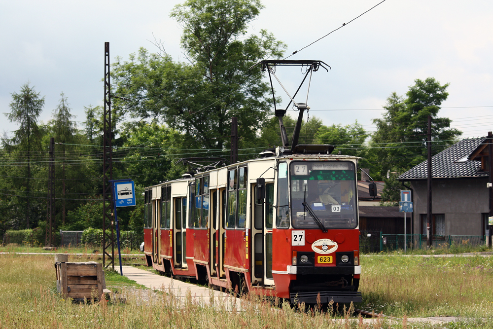 623+624
Dziś kilka fotek z klimatycznej sosnowieckiej linii 27 o trasie Pogoń Akademiki - Kazimierz Górniczy Pętla. 
Słowa kluczowe: 105Na 623+624 27 KazimierzGórniczy