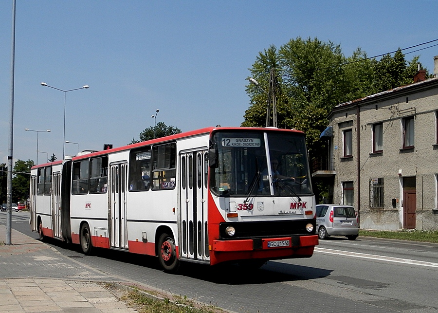 359
Ikarus 280.58 
Układ linii w Częstochowie jest kiepski, gdyż prawie wszystkie linie przejeżdżają przez centrum w związku z tym oraz pracami frezowania dróg itp. wpadają w ogromne korki. Objazdy są robione niedokładnie przez co kierowcy często się mylą i czasami jeżdżą nie zgodnie z planowaną trasą przejazdu. Ten wóz miał -50 już na początku trasy.
Słowa kluczowe: IK280 359 12 Częstochowa Wręczycka