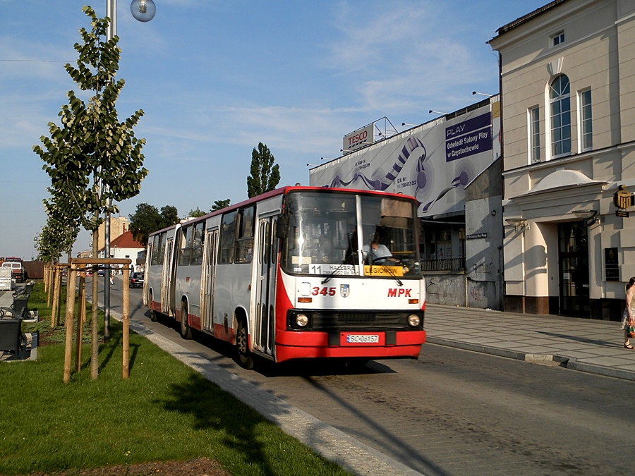 345
Ikarus 280.26
Jeden z 5 lewarków w tym 1 280.02 które jeszcze można zobaczyć w tym mieście. Przepraszam za lekko rozmazany przód ale miałem już na dworzec iść gdy on przyjechał.
Słowa kluczowe: IK280 345 11 Częstochowa alejaNMP