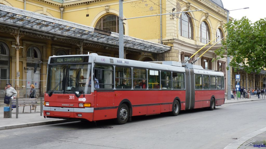 Ikarus 435.84
Budapesztański trolejbus przy Dworcu Keleti.
Słowa kluczowe: IK435