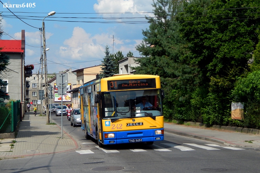 242
Kolejny z Tarnowskich Kwadratów złapany podczas krótkiego spaceru przed powrotem do domu. 
Słowa kluczowe: 120M 31 242 Pułaskiego Tarnów