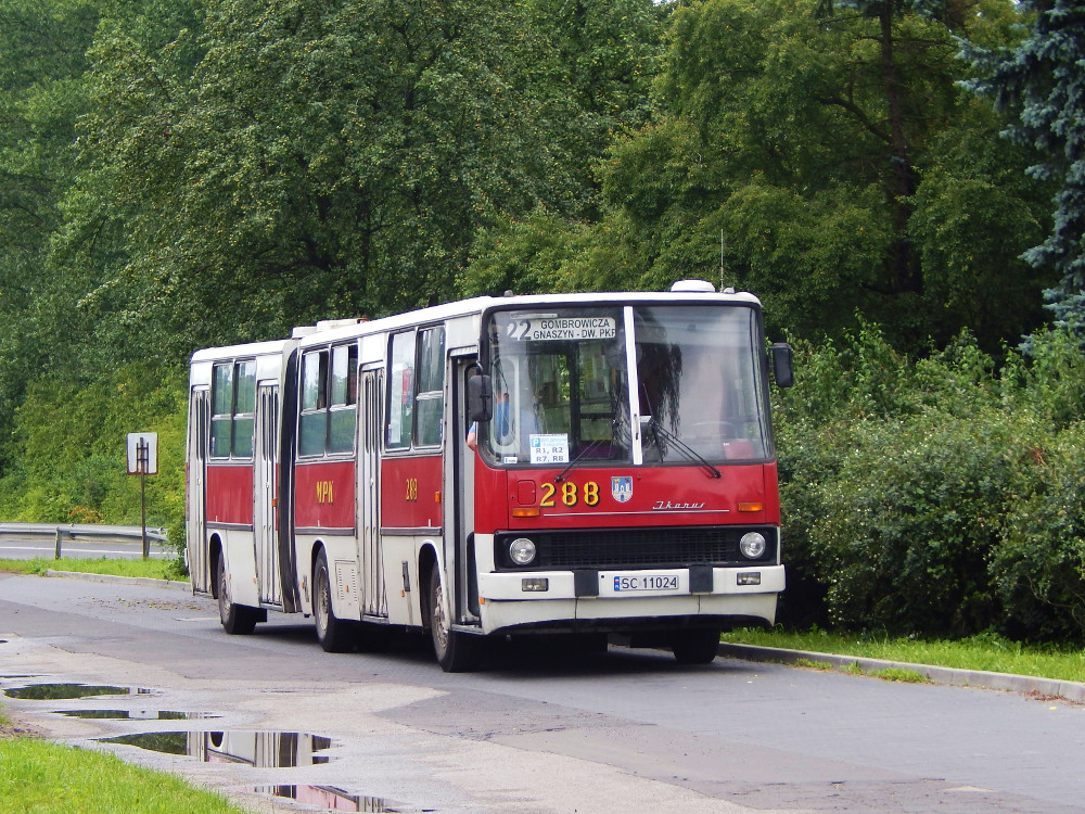 288
Najstarszy żyjący autobus w Częstochowie wciąż w ruchu liniowym.
Słowa kluczowe: IK280 288 22 Gnaszyn Festynowa