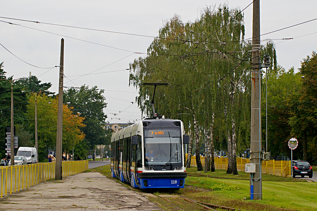 Pesa 122NaB #118
7, to jedyna fordońska linia, która wjeżdża na tzw. "Górny Taras".
118 jako jedyna niskopodłogowa kolejność linii 7 osiągnęła przystanek końcowy Kapuściska
Słowa kluczowe: 122NaB 118 Wojska_Polskiego 7 Kapuściska