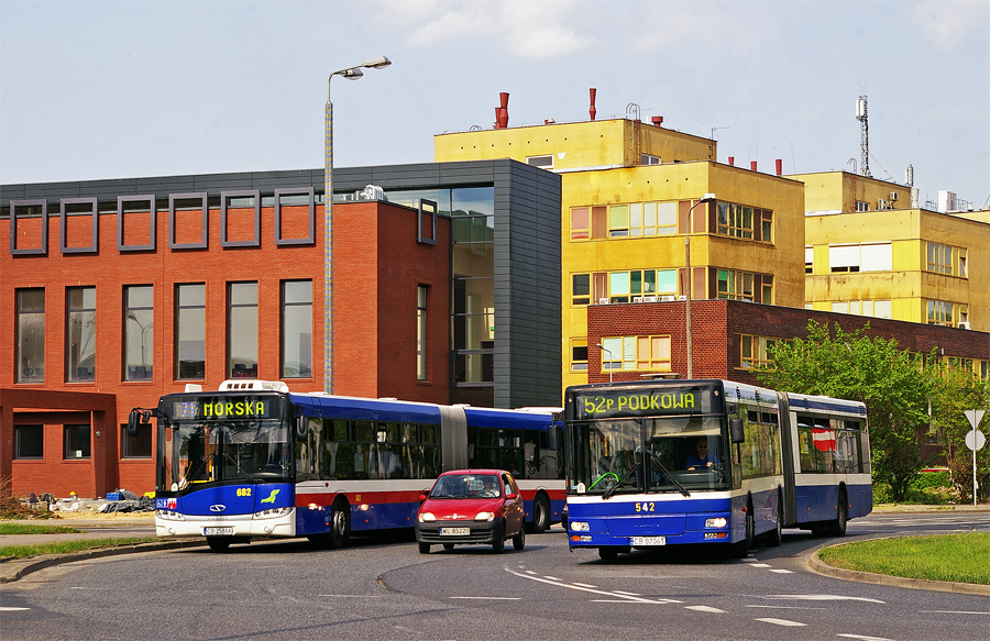 MAN NG313 #542
Wycofany 19 stycznia tego roku Maniek "bierze w kleszcze" z SU18 fiata :) 
Słowa kluczowe: NG313 542 RondoWielkopolskie