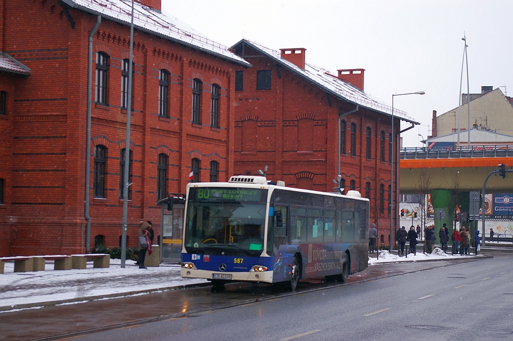 Mercedes-Benz Conecto LF #587
Krótki Kebab w obsłudze lotniskowej linii 80.
Słowa kluczowe: Conecto LF 587 Jagiellońska