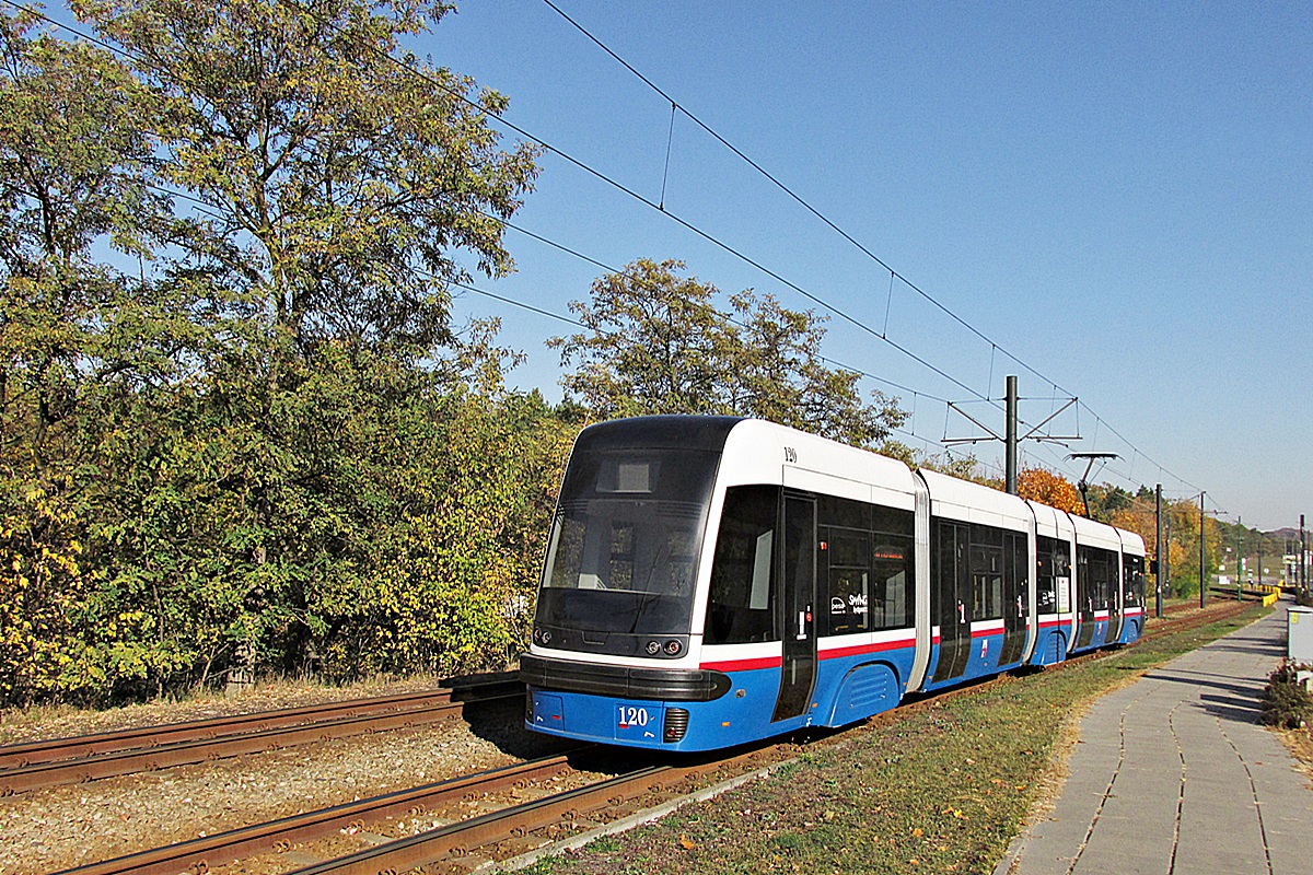 Pesa 122NaB #120
Bydgoszcz, torowisko wzdłuż ul. Gdańskiej. 
