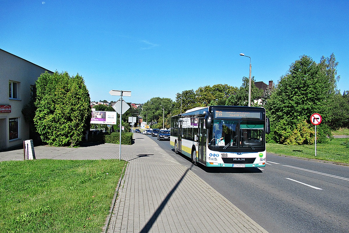 MAN NL293 Lion`s City GCH 65160
Chojnice, ul. Jana Kilińskiego. 
Siódemka w nietypowym dla siebie miejscu, na objeździe spowodowanym remontem ul. Floriana Ceynowy. 
Słowa kluczowe: MZK_Chojnice