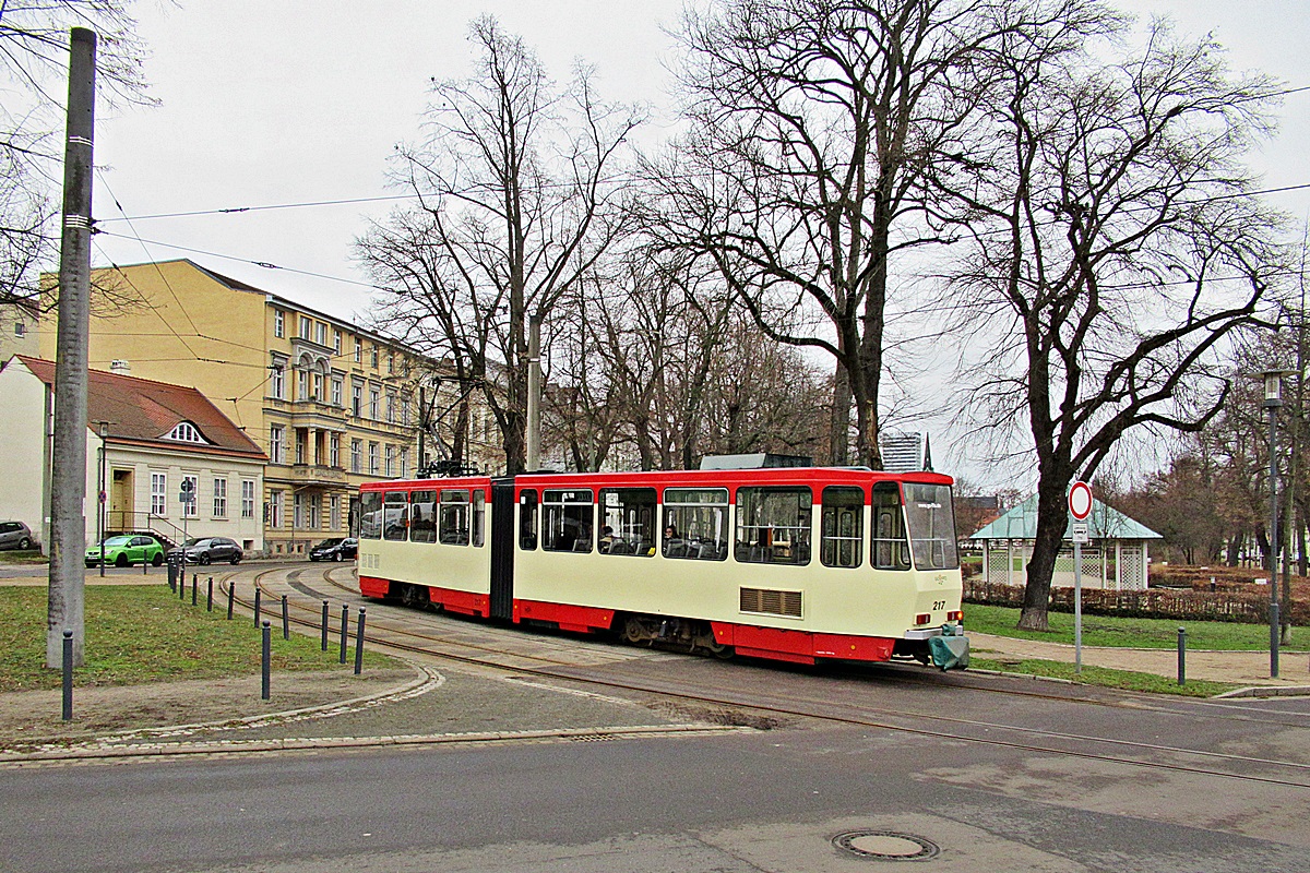 Tatra KT4DM #217
Frankfurt (Oder), Lindenstrasse.
Słowa kluczowe: SVF