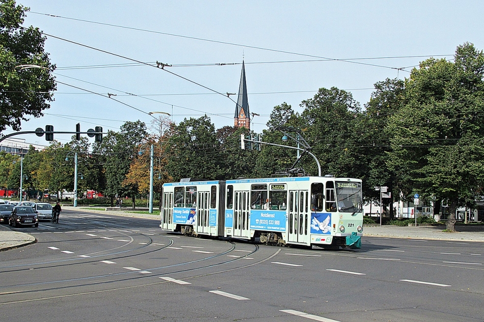 Tatra KT4DM #221
Frankfurt (Oder), Heilbronner straße.
Słowa kluczowe: SVF