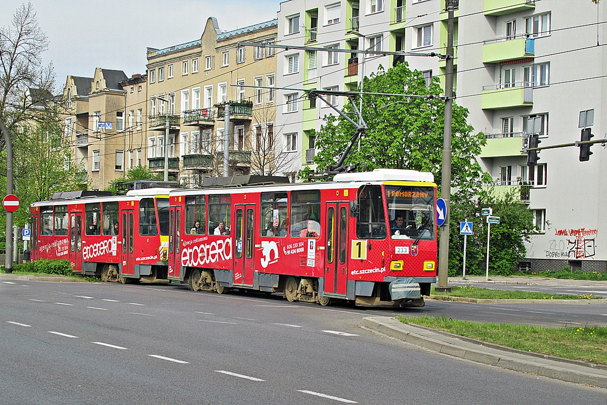 Tatra T6A2D #233
Szczecin, al. Piastów.
