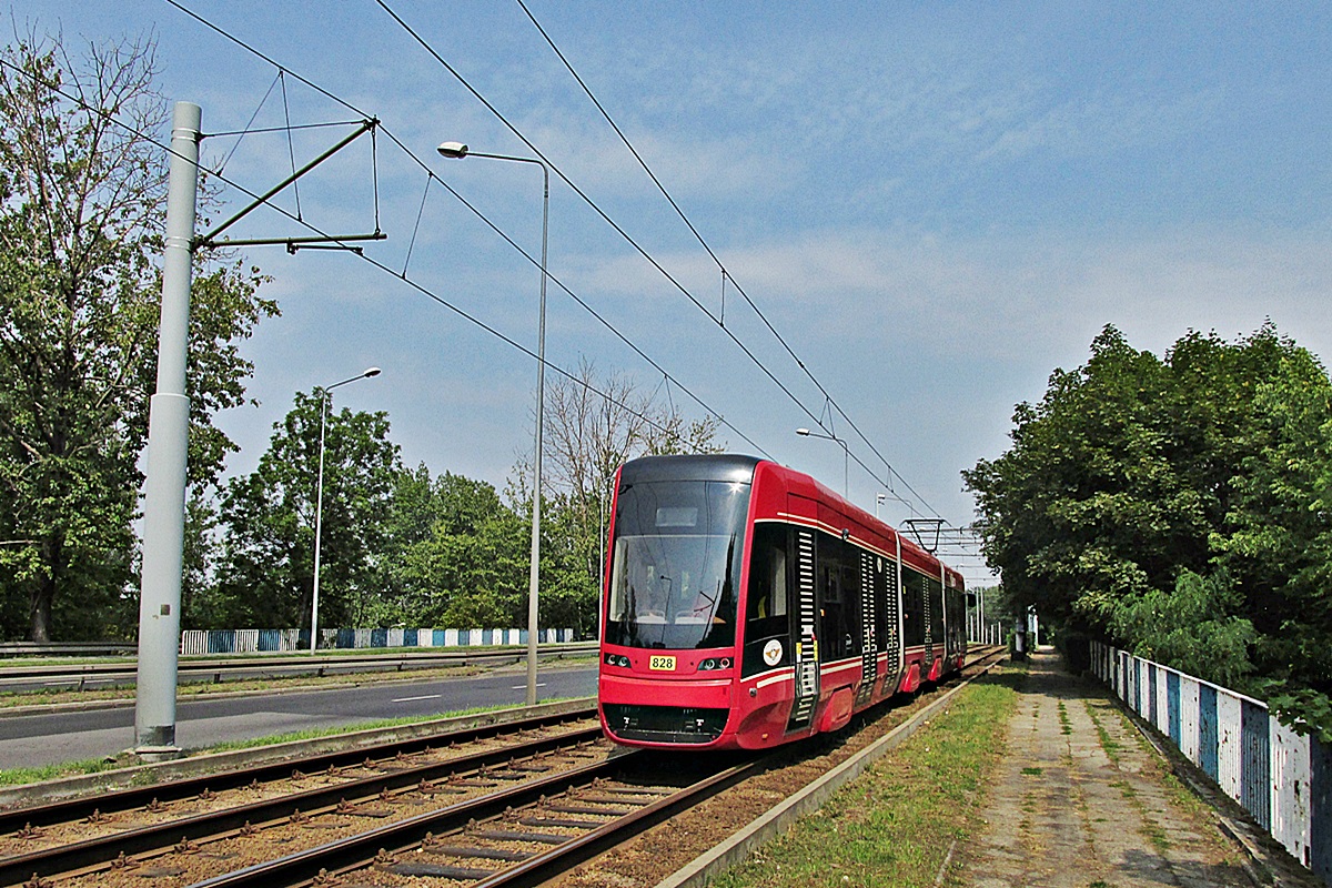 Pesa 2012N #828
Bytom - Łagiewniki, ul. Chorzowska.
