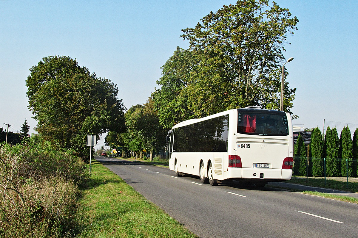 MAN ÜL364 Lion`s Regio L CB 315RF
Brzozowo, ul. Bydgoska. 
Bydgoski liniowy Regio tak zasuwał, że jadąc zgodnie z przepisami trudno mi go było przegonić osobówką i zbudować na tyle zapasu czasowego, żeby móc się bezpiecznie zatrzymać i pstryknąć fotkę, ganiałem za nim od Unisławia i zdążyłem dopiero w ostatniej wsi pod Chełmnem. Widok jednego z dwóch takich egzemplarzy zakupionych w bieżącym roku przypomniał mi, jak w 2014 roku we Frankfurcie zastanawiałem się, kiedy w naszych PKS-ach będą jeździć takie cudeńka :) 
Słowa kluczowe: PKS_Bydgoszcz